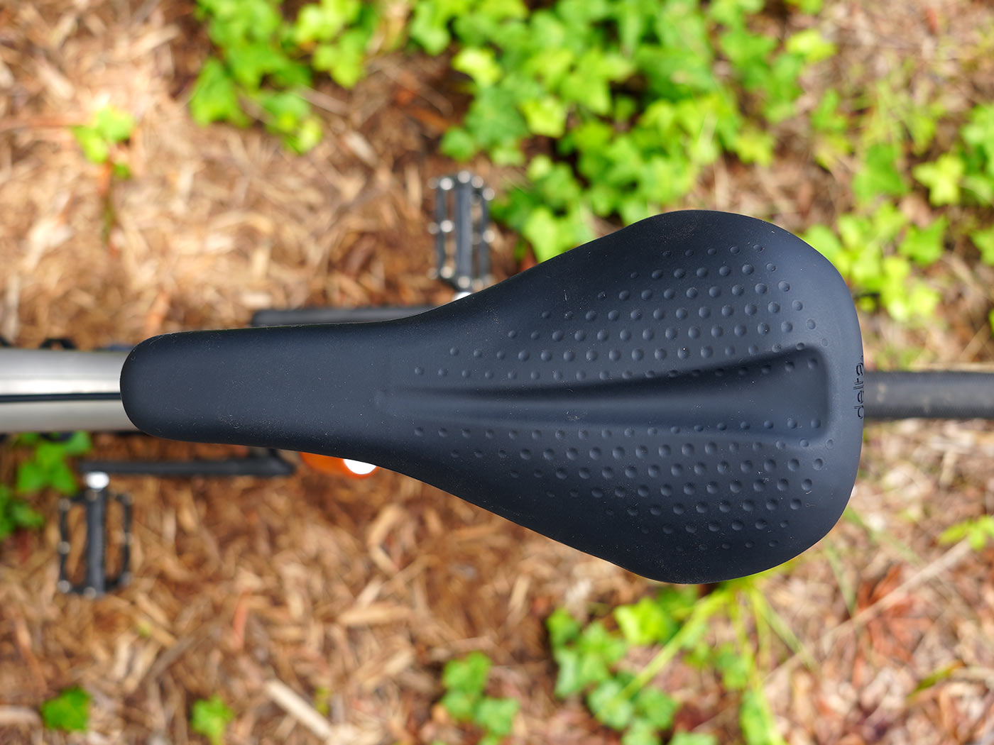 delta hex air silicone gel saddle cover shown from top