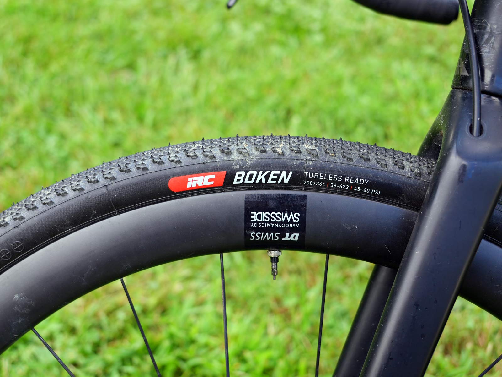 what wheels and tires do pros race on their gravel bikes