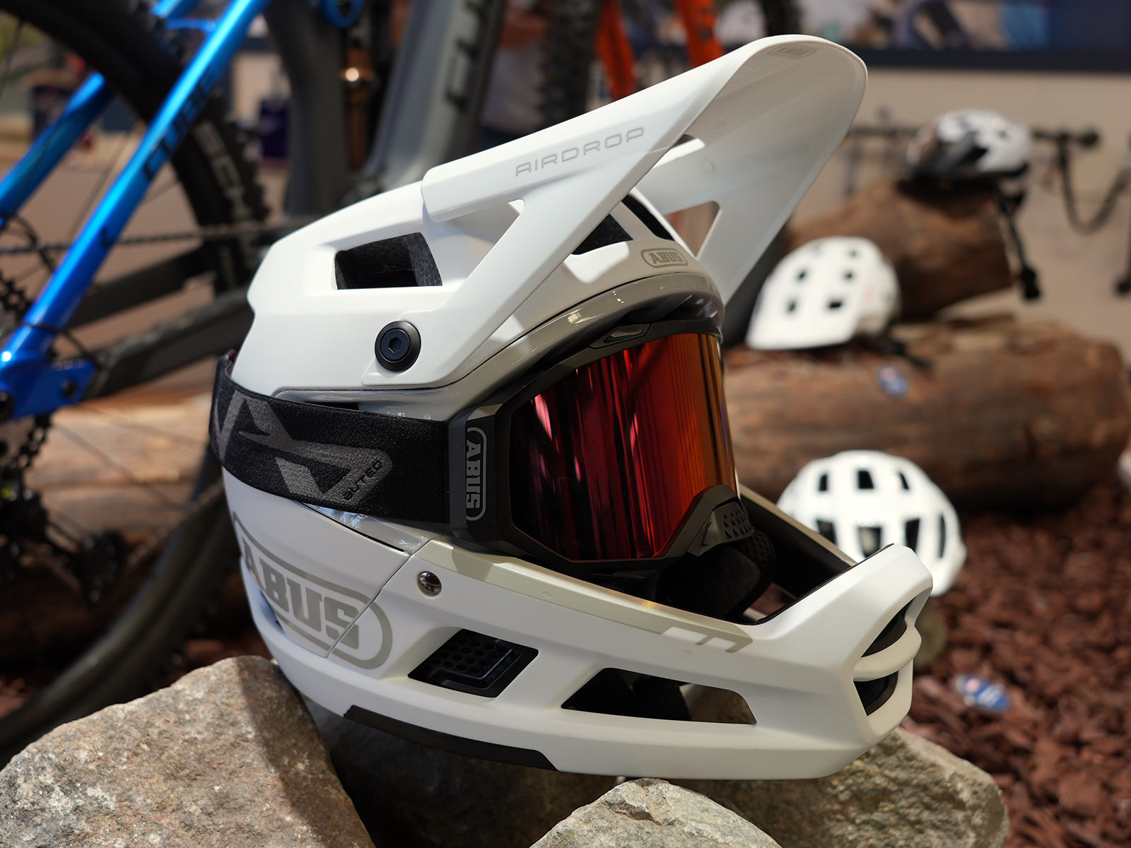 abus airdrop full face mountain bike helmet