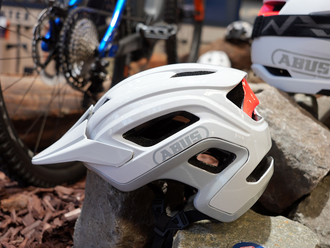 abus cliffhanger mountain bike helmet