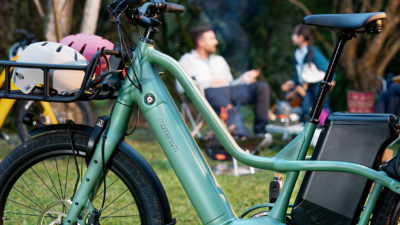 Momentum builds the PakYak E+: their first electric cargo bike