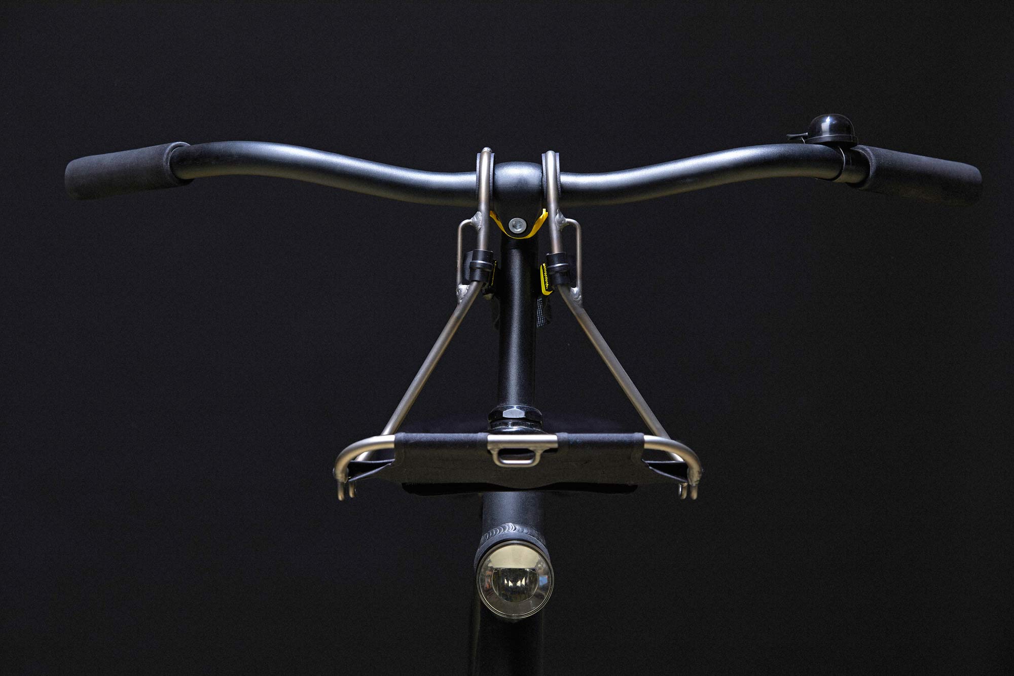 https://bikerumor.com/wp-content/uploads/2021/09/Jack-The-Bike-Rack-universal-fit-tool-free-tubular-steel-strap-on-front-rack_front.jpg