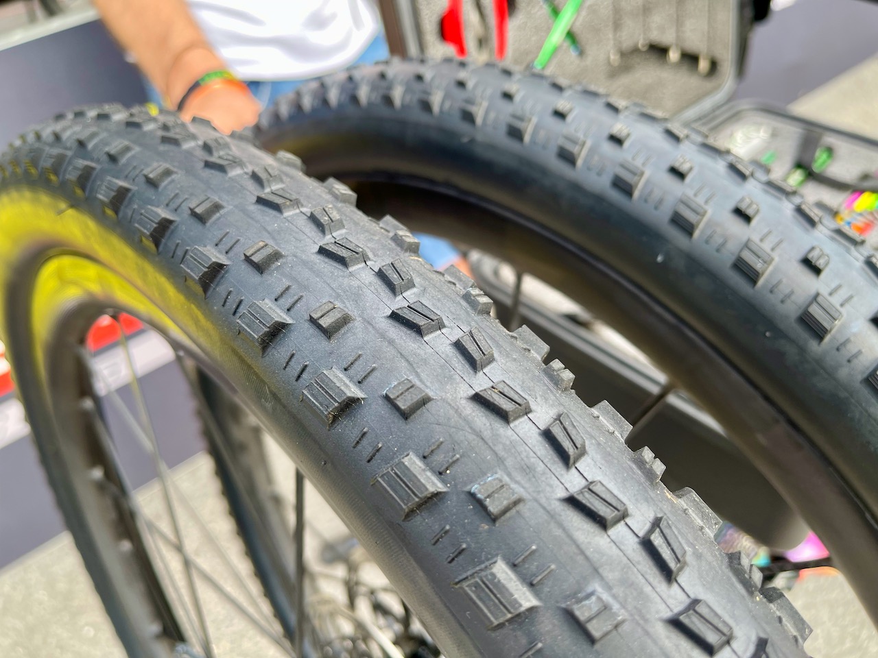 Maxxis mud race tires detail