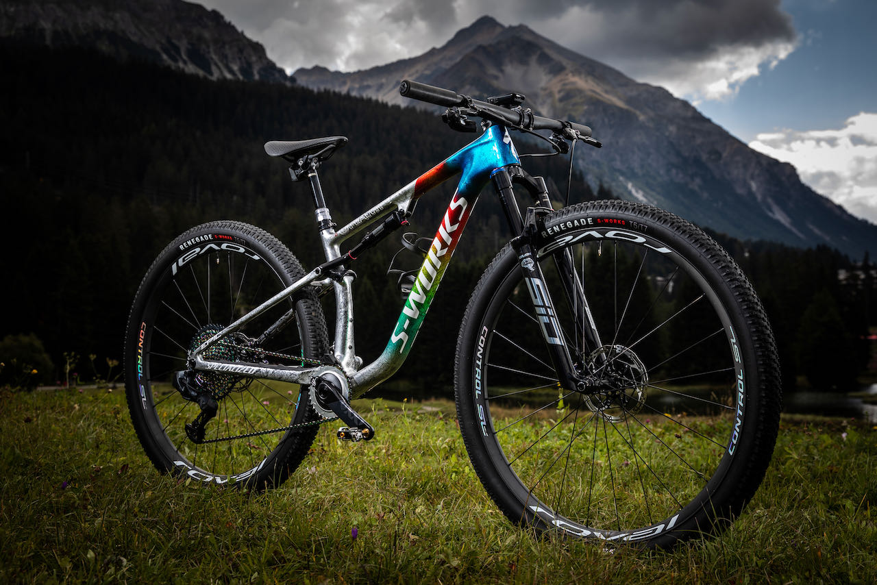 Specialized celebrates XCC World Champions with rainbow stripe S