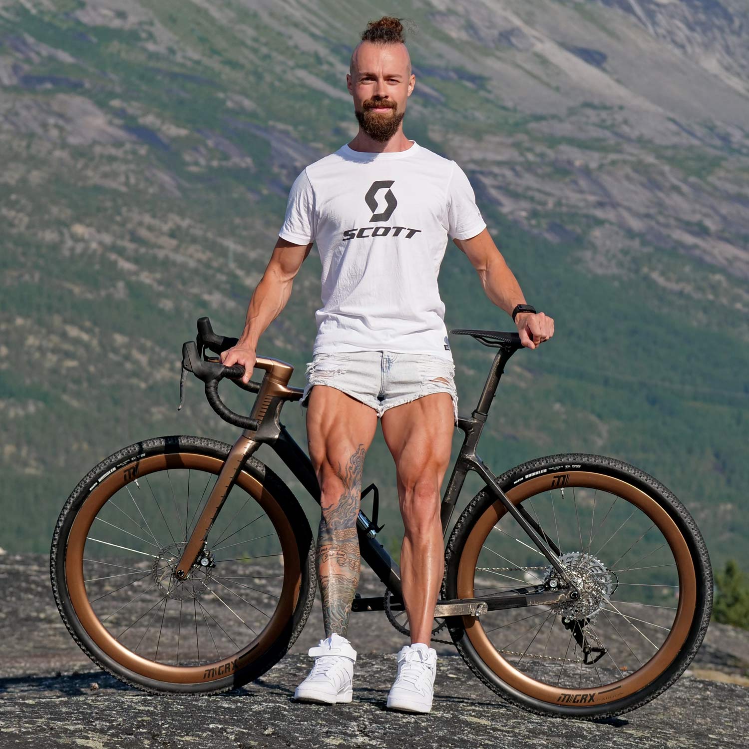 custom Scott Addict Gravel Tuned Dangerholm edition lightweight carbon prototype gravel bike project, Gustav Gullholm