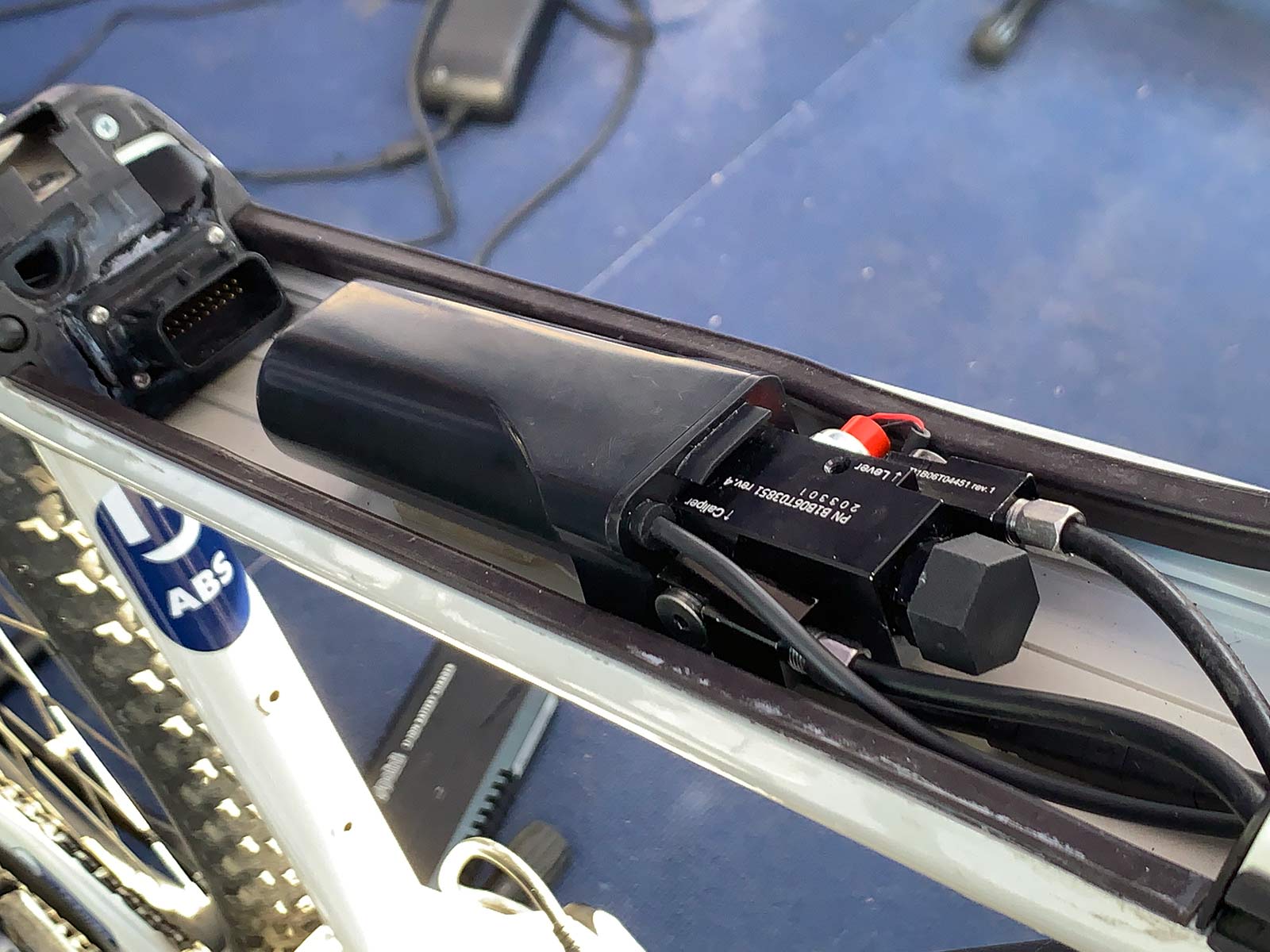 blubrake compact antilock brake system for e-bikes inside a top tube