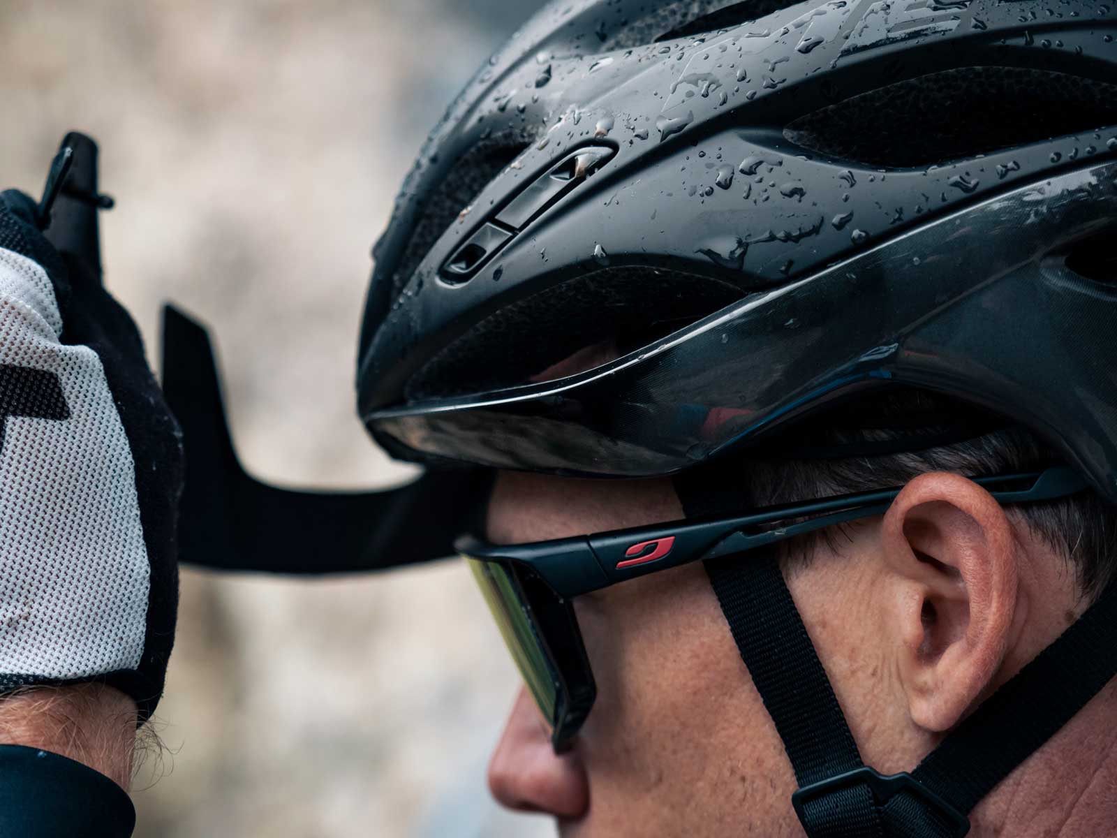 proza envelop veiligheid MET Veleno MIPS defies boundaries as a helmet for everything dirt -  Bikerumor