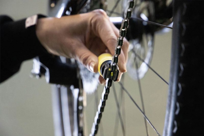 Ryder Innovation's Luberetta lubes your chain without missing a link