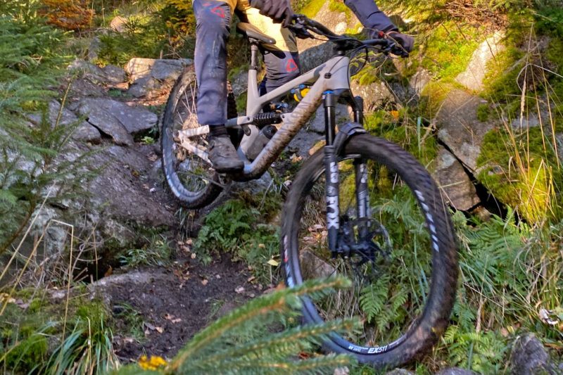 Review: Canyon Spectral Mullet CF CLLCTV carbon enduro trail mountain bike, steep rocks