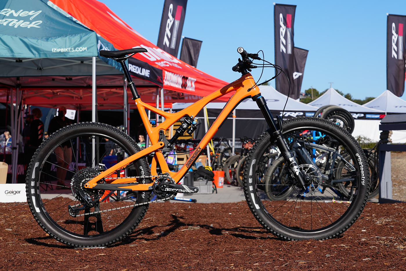 diamondback release 5c carbon trail bike with 27.5 inch wheels