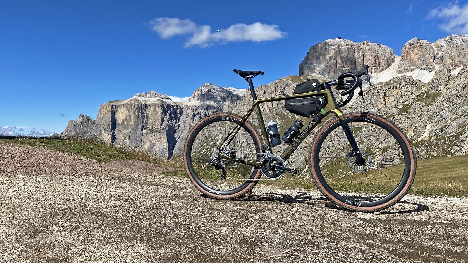 Review: Fast new 2022 Basso Palta II carbon gravel bike review made-in-Italy, Dolomites
