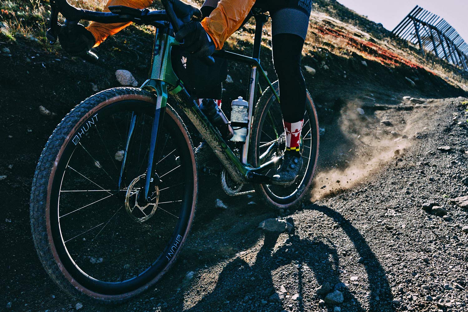 2022 Basso Palta II carbon gravel bike review made-in-Italy, photo by Francesco Bonato, fast & loose