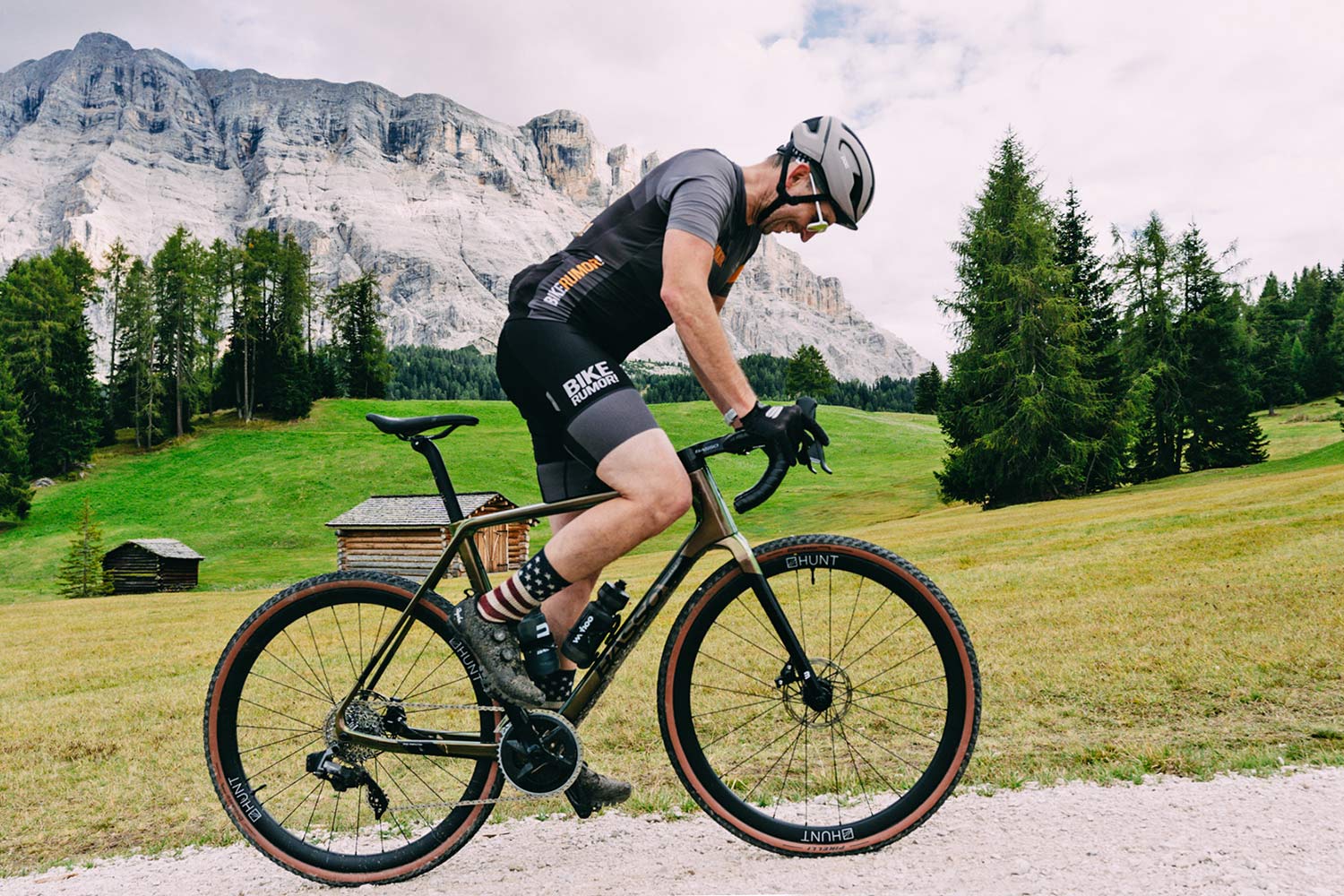 2022 Basso Palta II carbon gravel bike review made-in-Italy, photo by Francesco Bonato, climbing