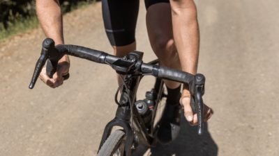 195g CADEX AR “one-piece” gravel handlebar is the traditional shape you’ve been waiting for