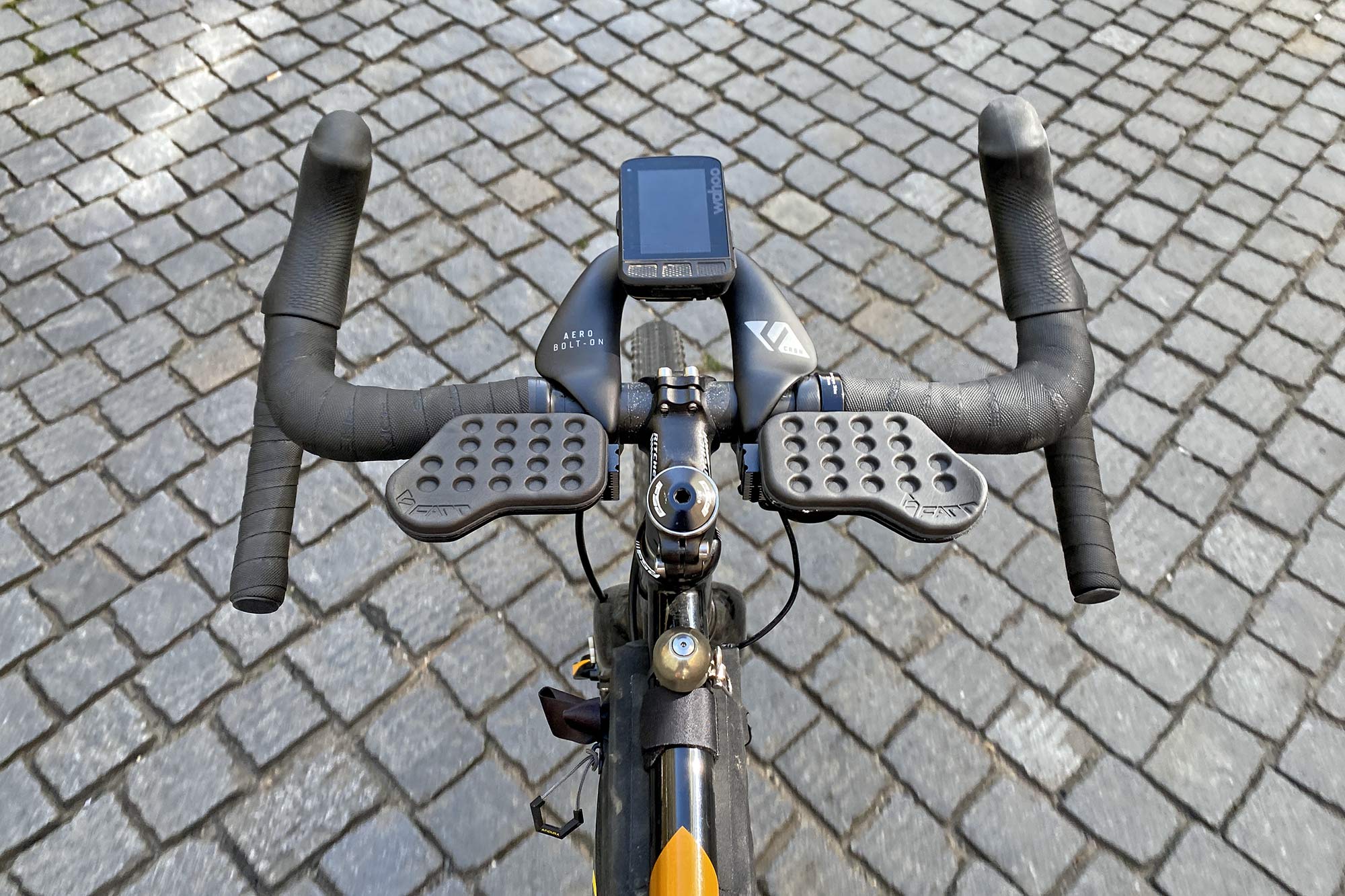 Review: Farr Arm Rests & Carbon Aero Bolt-On modular endurance cycling mini aero bar, cokcpit view