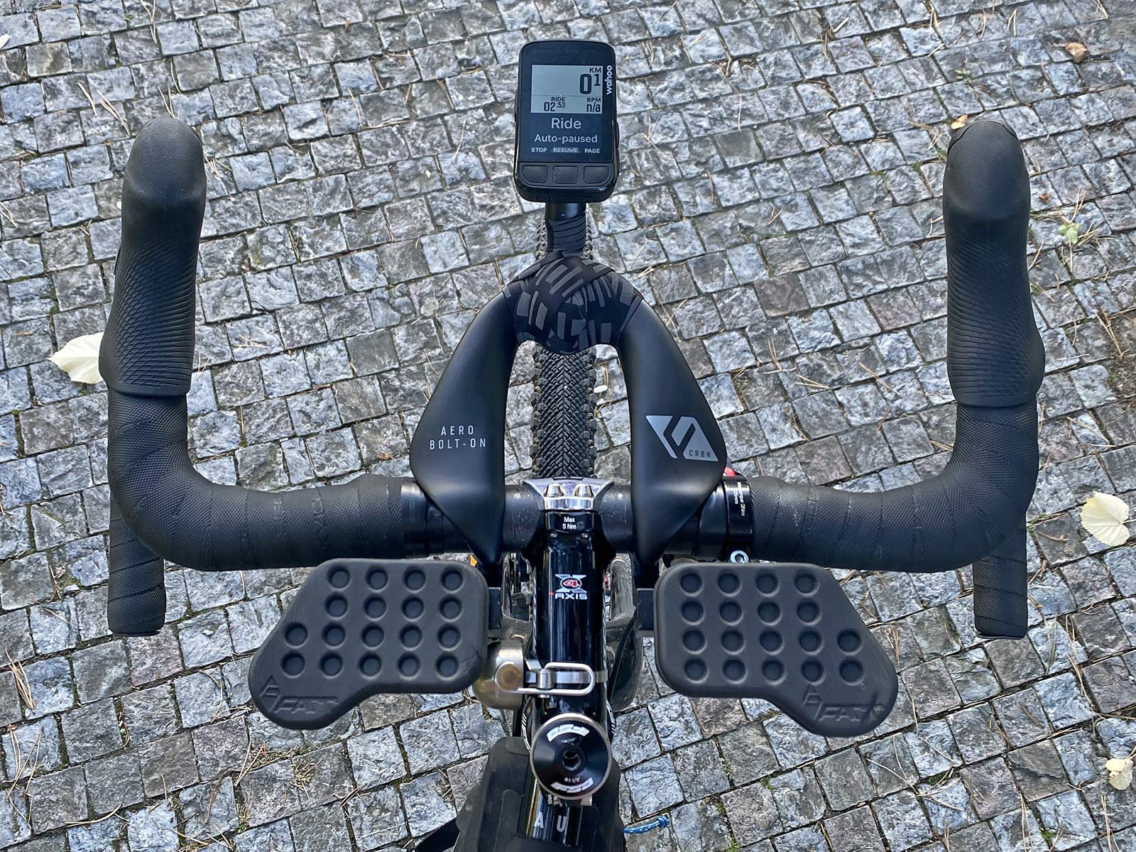 Review: Farr Arm Rests & Carbon Aero Bolt-On modular endurance cycling mini aero bar, top view