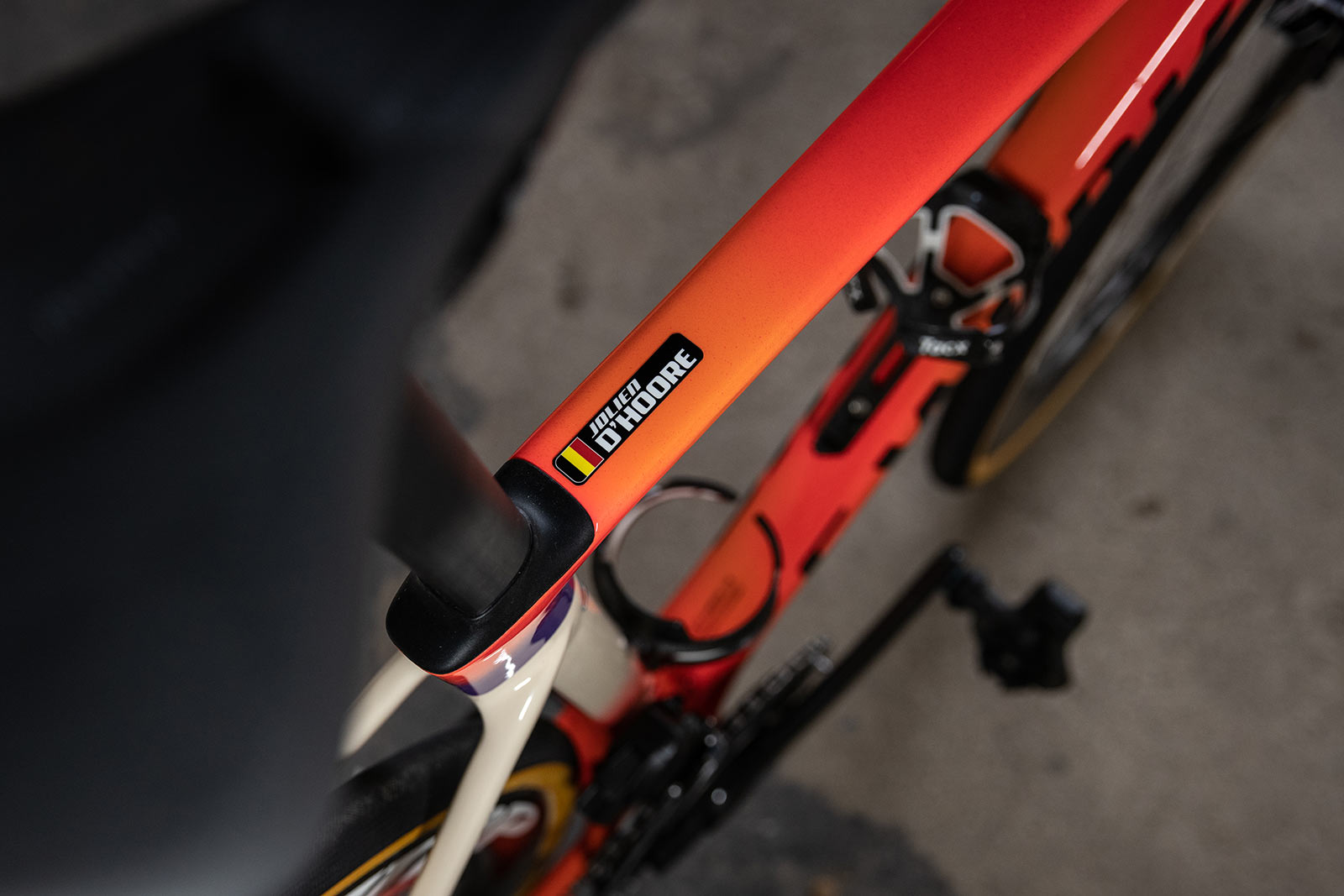 closeup paint details on custom specialized roubaix for women's paris-roubaix femme road race
