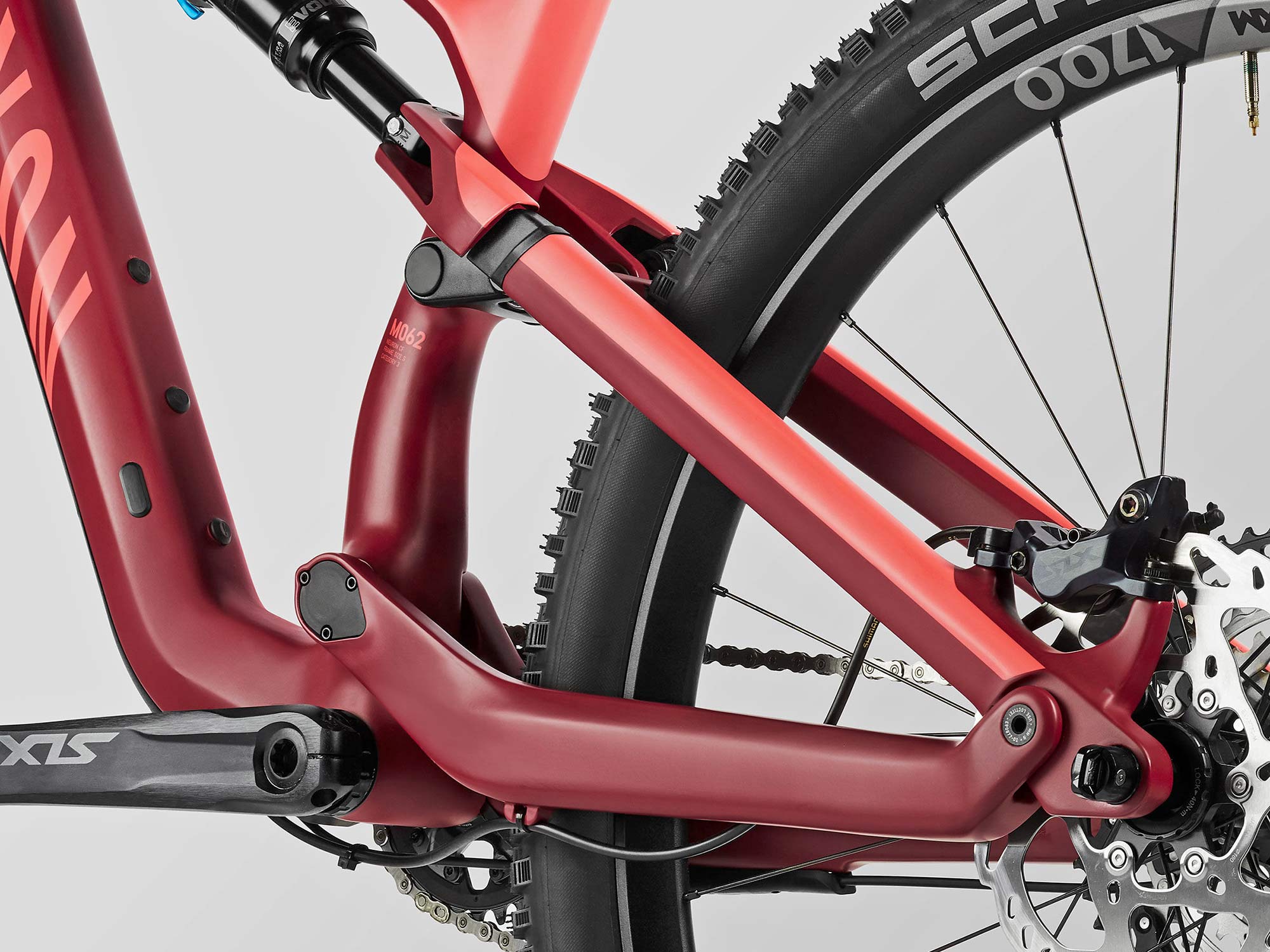2022 Canyon Neuron CF carbon trail mountain bike, updated 130mm rear, longer 140mm fork travel, suspension detail