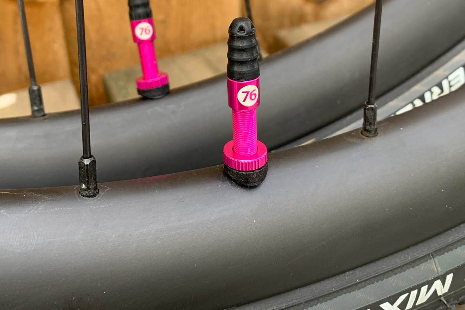 76 projects hi flow tubeless valve pink