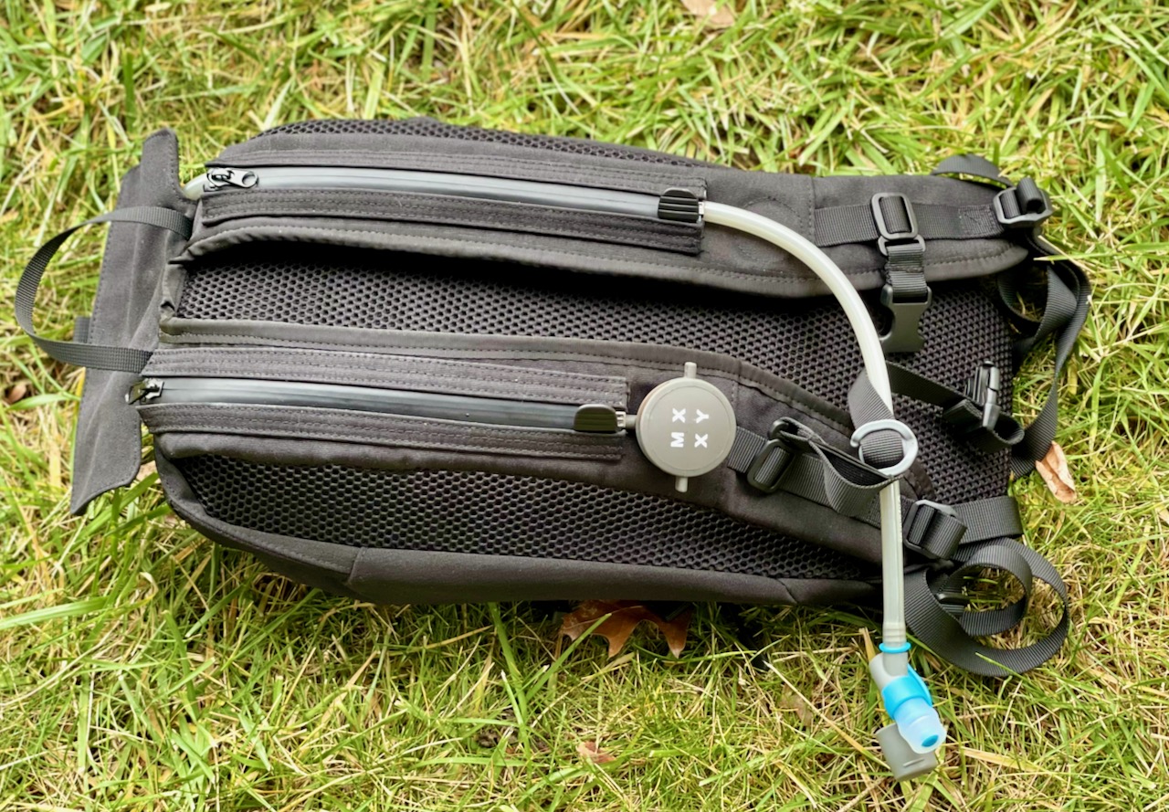 MXXY hydration pack pack details