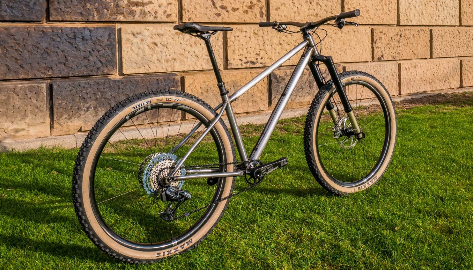 Dinolfo Cycles weld up a classic steel hardtail with all the standards ...