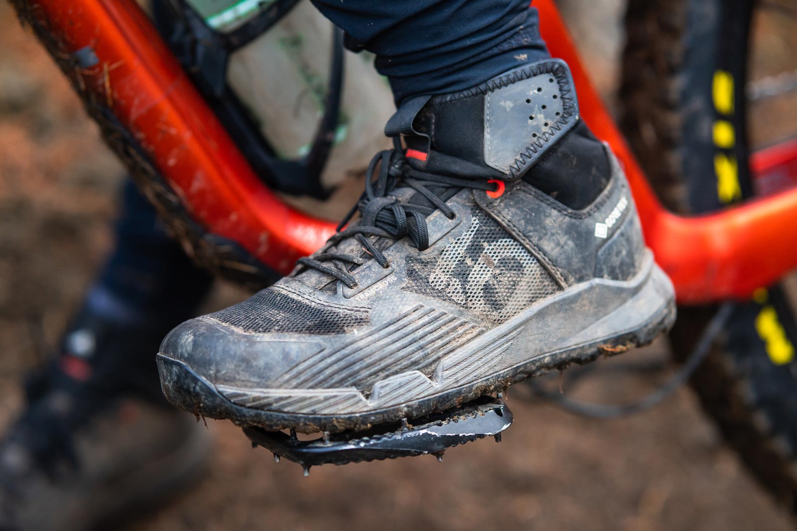 mejilla visa fuego Review: Five Ten TrailCross Gore-Tex Waterproof MTB Shoes for Flat Pedals -  Bikerumor