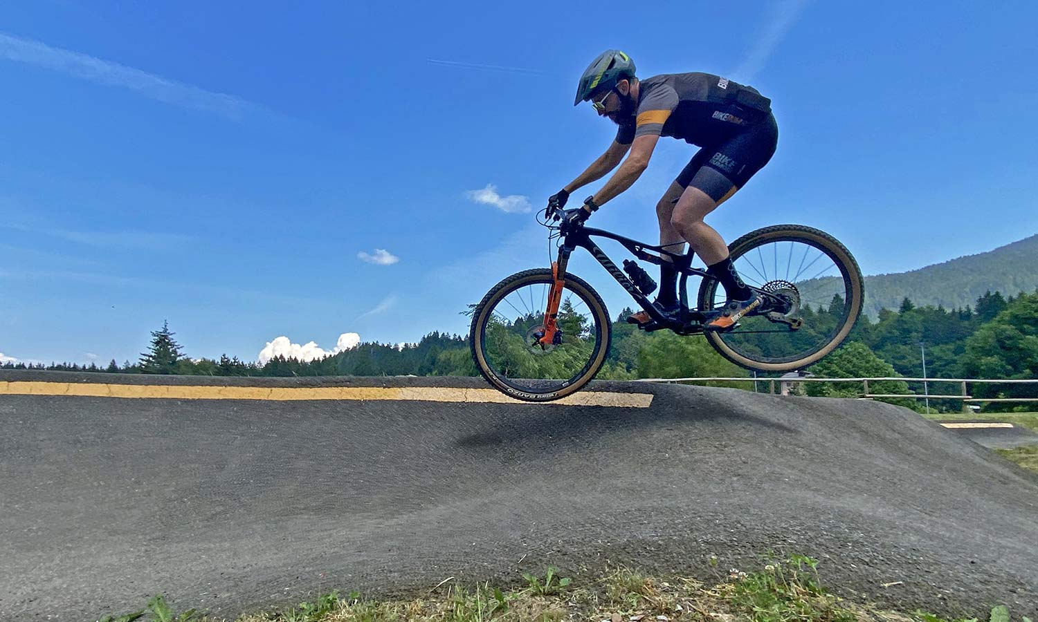 2022 Wilier Urta SLR 100mm travel carbon XC race mountain bike, review teaser