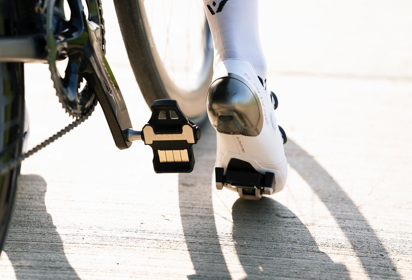 Found: Aveta introduces magnetic clipless pedals for road bikes with  magnetic flat pedal adapters - Bikerumor