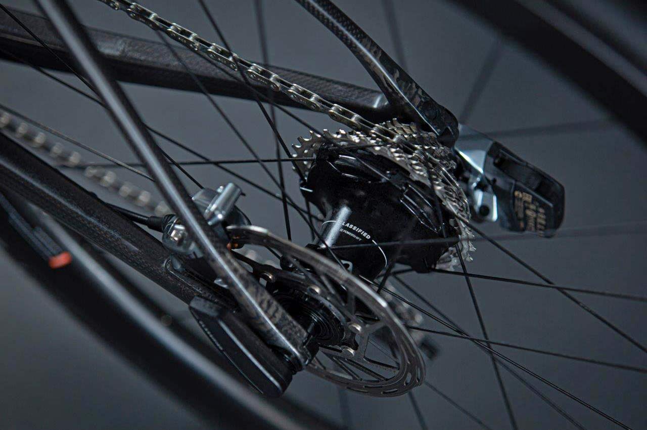 Officine Mattio OM 1 S all-rounder light carbon road bike made-in-Italy, with Classified PowerShift hub