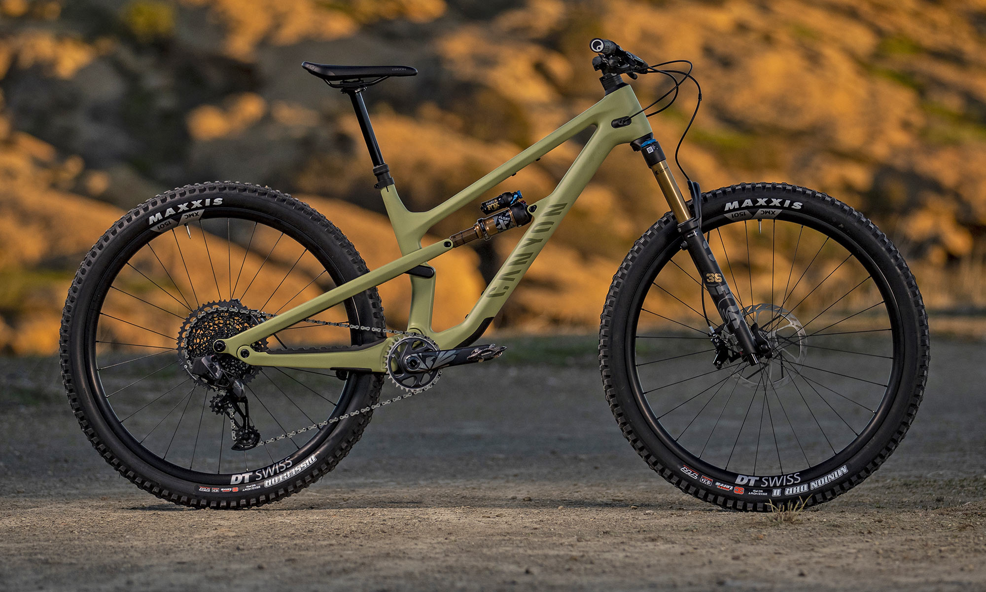  2022 Canyon Spectral 125 short-travel enduro bike, playful progressive 125mm all-mountain bike