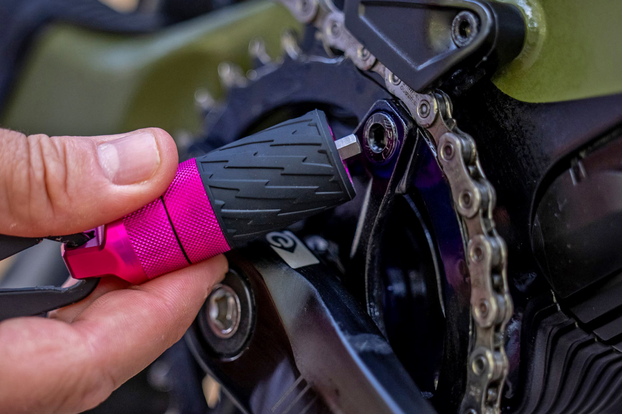 Muc-Off e-Bike Drivetrain Tool solves chain lube maintenance troubles