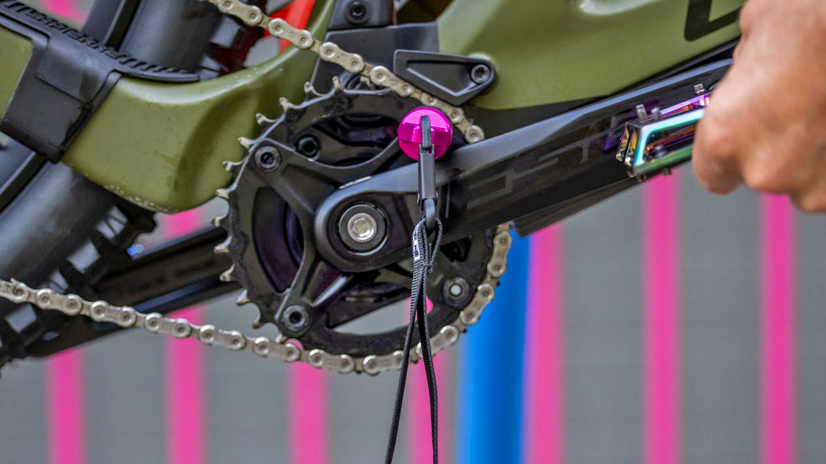 Muc-Off e-Bike Drivetrain Tool solves chain lube maintenance trouble, in-use