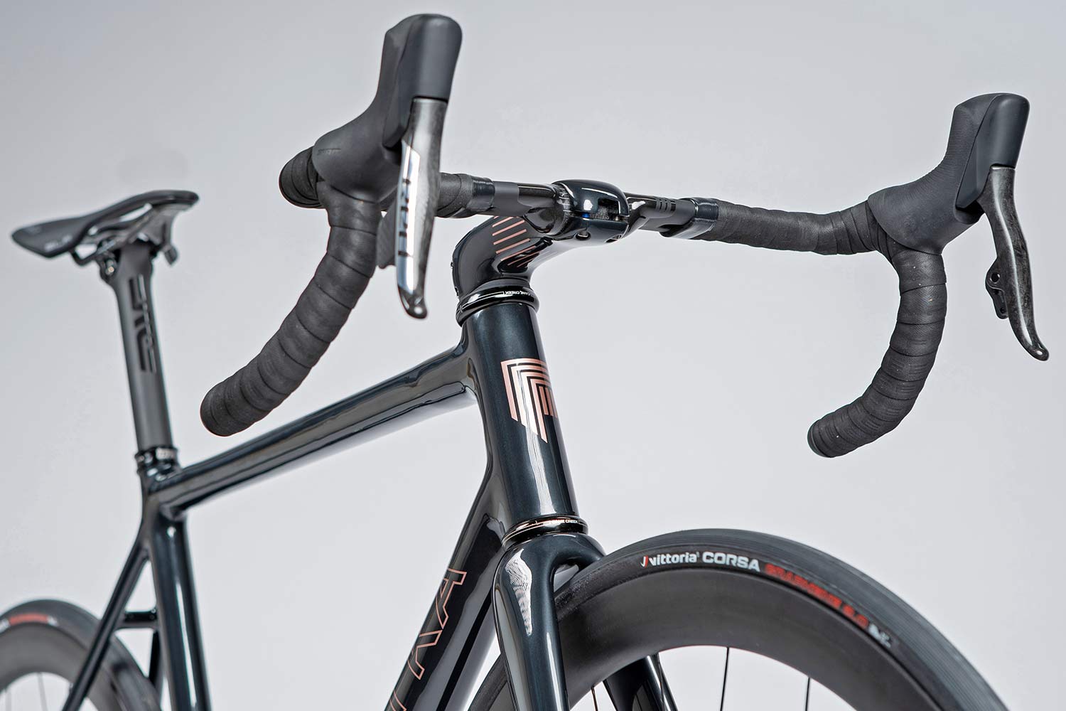 Festka Scalatore integrated next-gen lightweight carbon road bike, fully internal cable routing