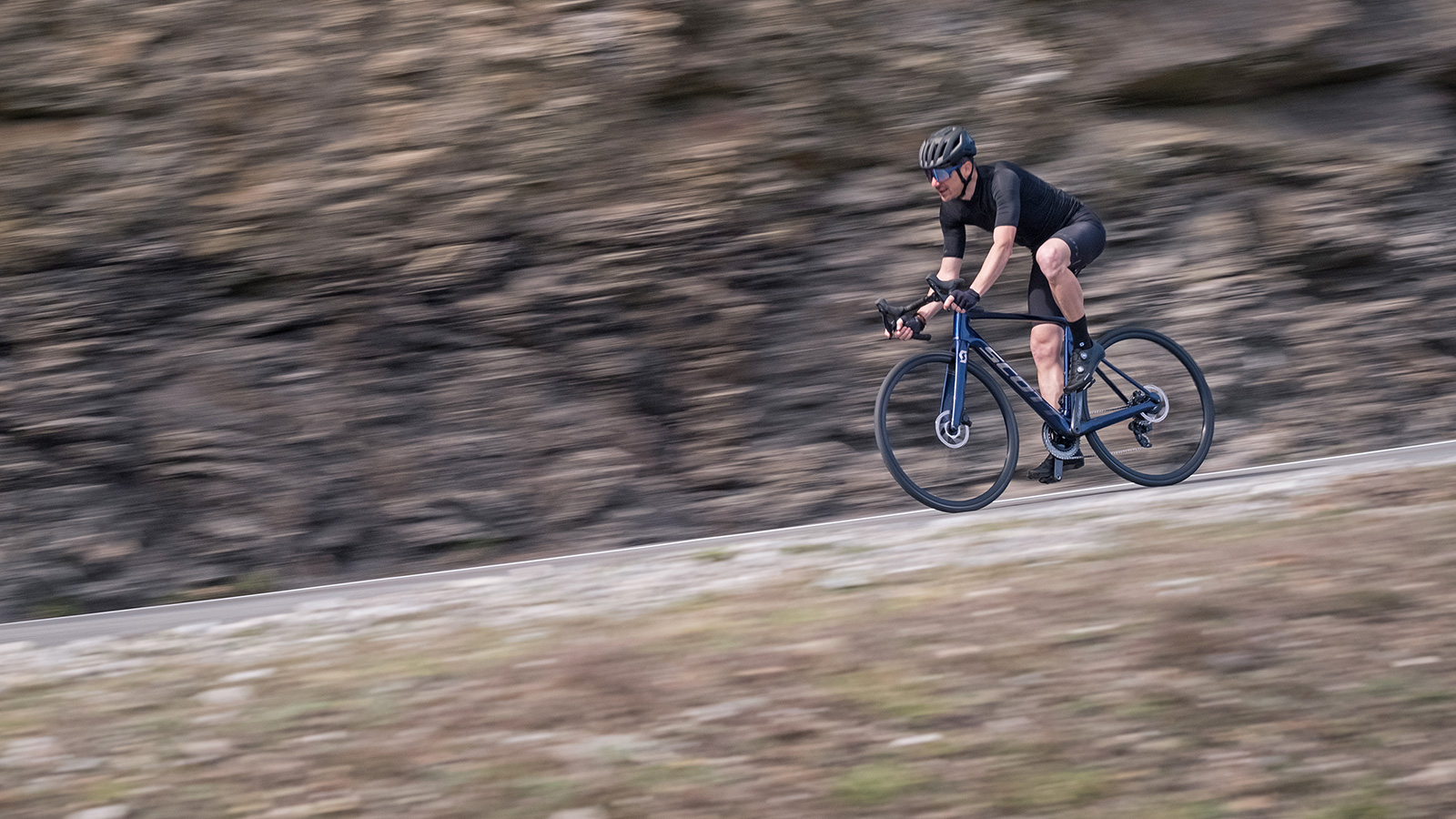 2022 Scott Addict eRide lightest road e-bike, HMX carbon, Mahle X20, photo by Gaetan Rey Shaperideshoot, riding