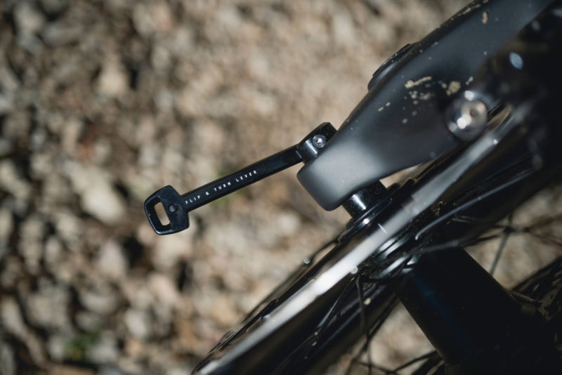 canyon spectral:on cfr review tool housed inside rear axle