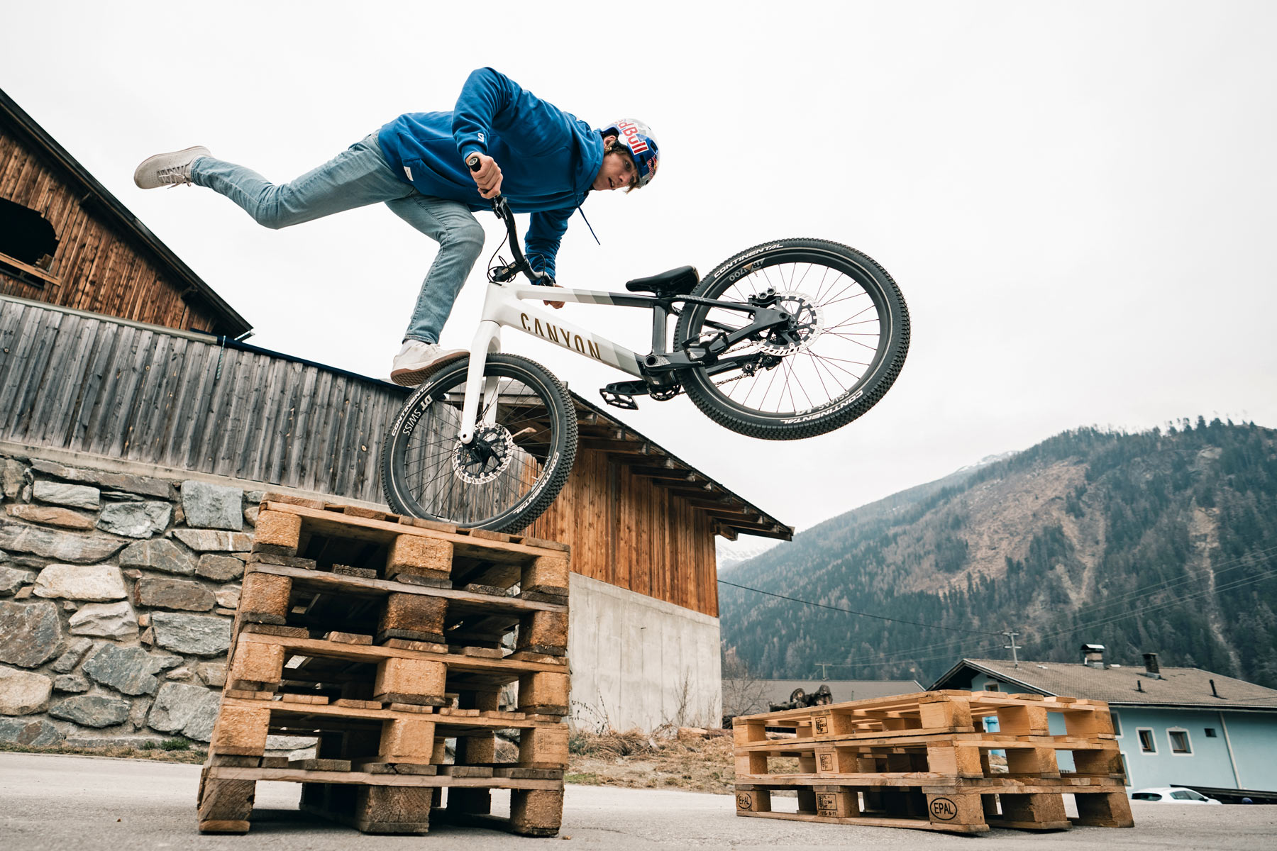 Canyon Stitched CFR Trial carbon street trials bike, photo by Hannes Berger, Euro pallet tricks