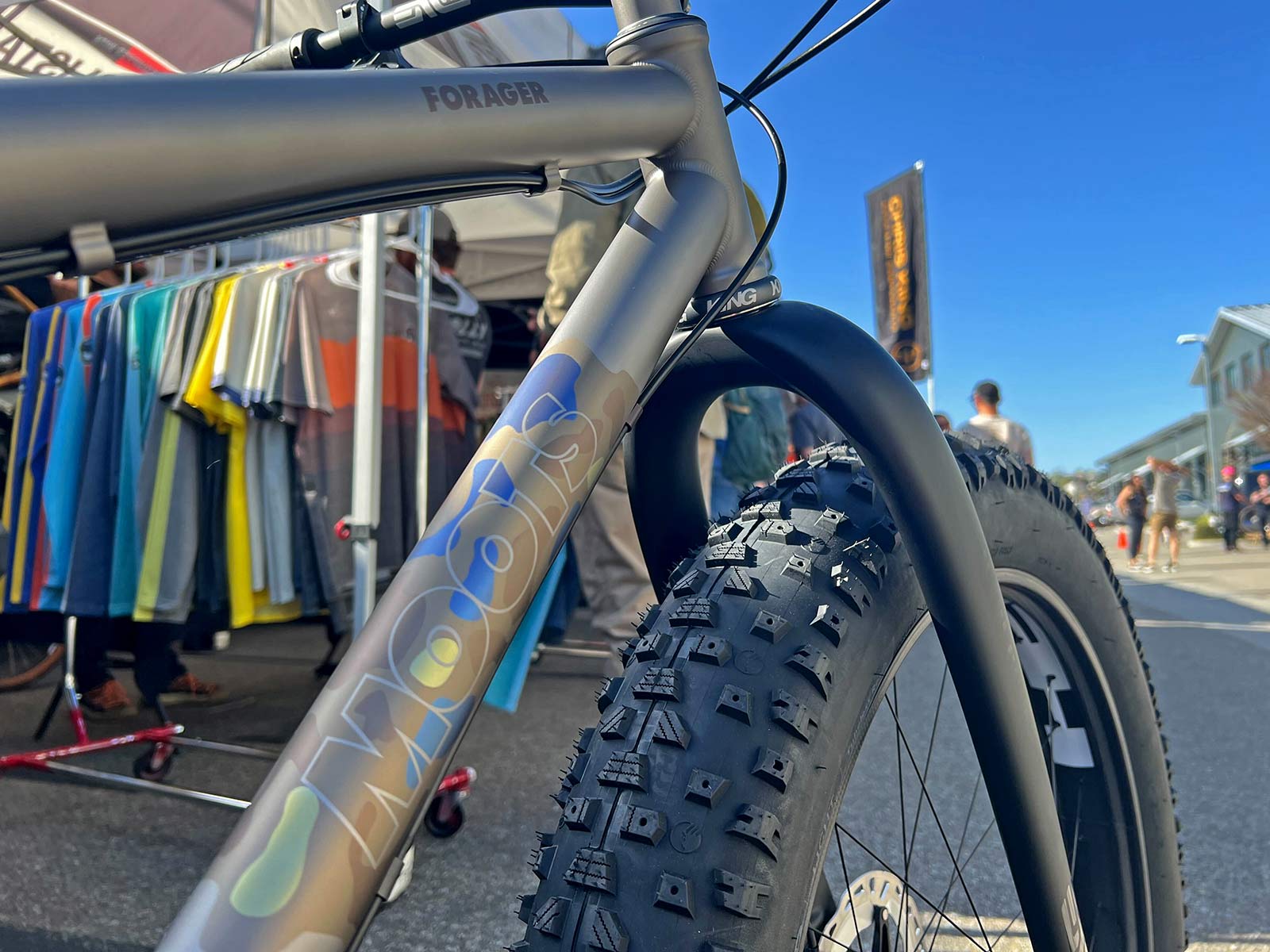 Moots Forager titanium fat bike sneak peek, huge 27.5x4.5" tire snow bike, carbon ENVE fat fork