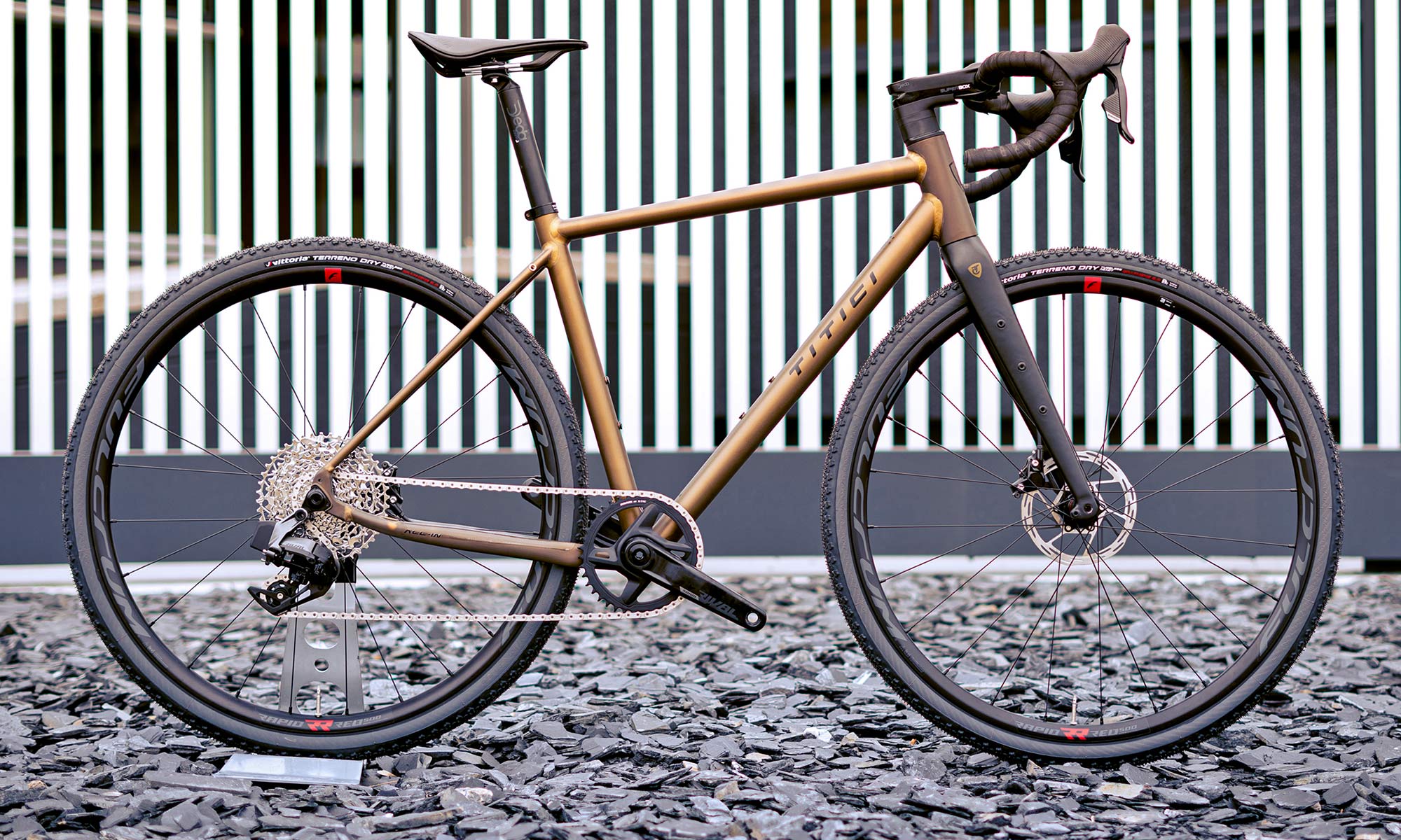 Titici All-In AND durable alloy gravel with GHA Silver hard anodizing, photo by Mattia Ragni, complete bike
