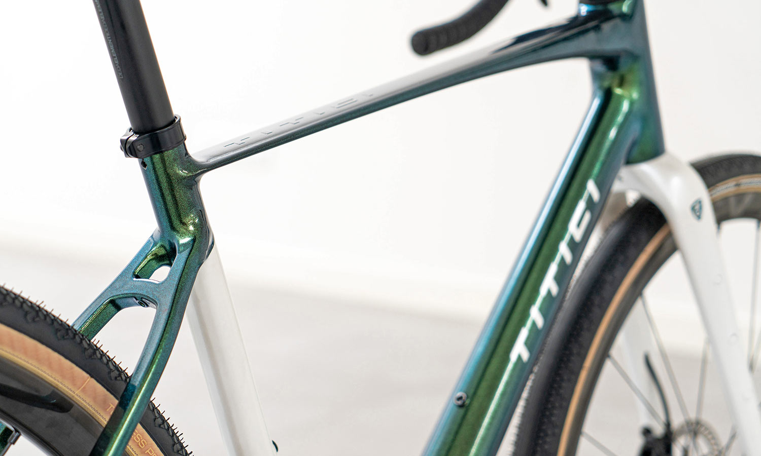 Titici Relli carbon gravel bike, Flexy PAT vibration-damping engineered flex