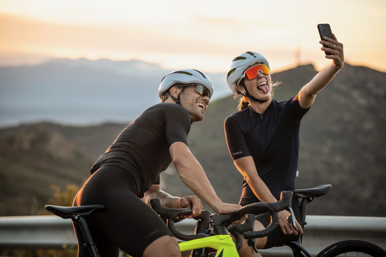 Trek 2022 Road clothing Circuit on the bike selfie