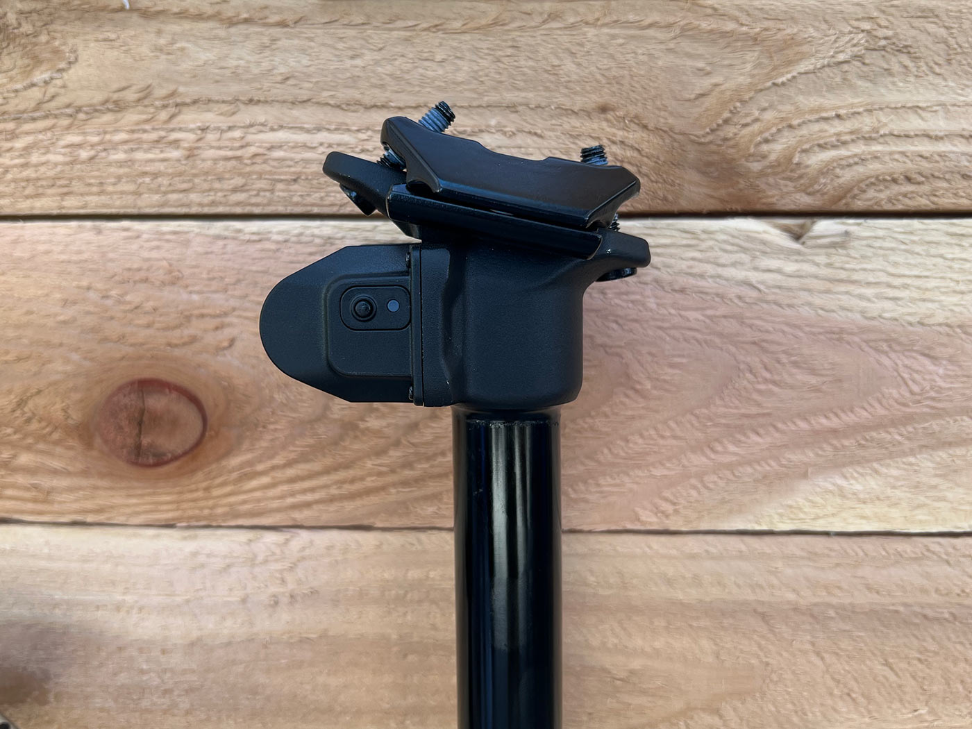 Wireless seatpost store