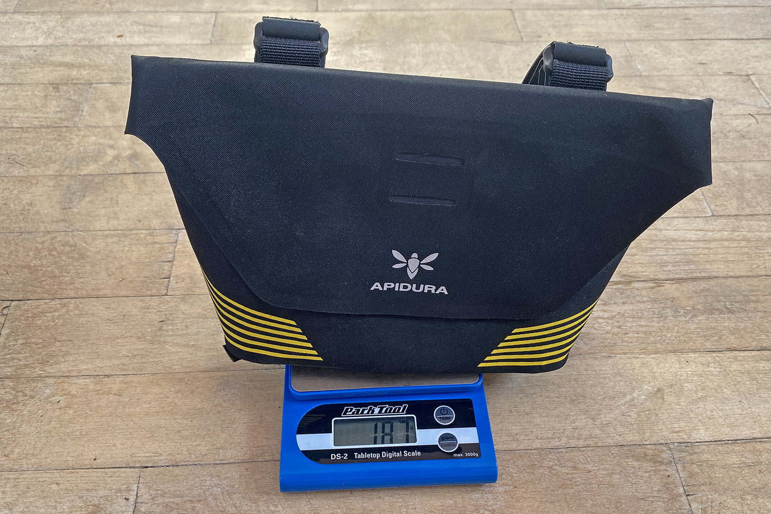 Apidura Racing Handlebar Pack, fast bikepacking mini bar bag review, 187g actual weight
