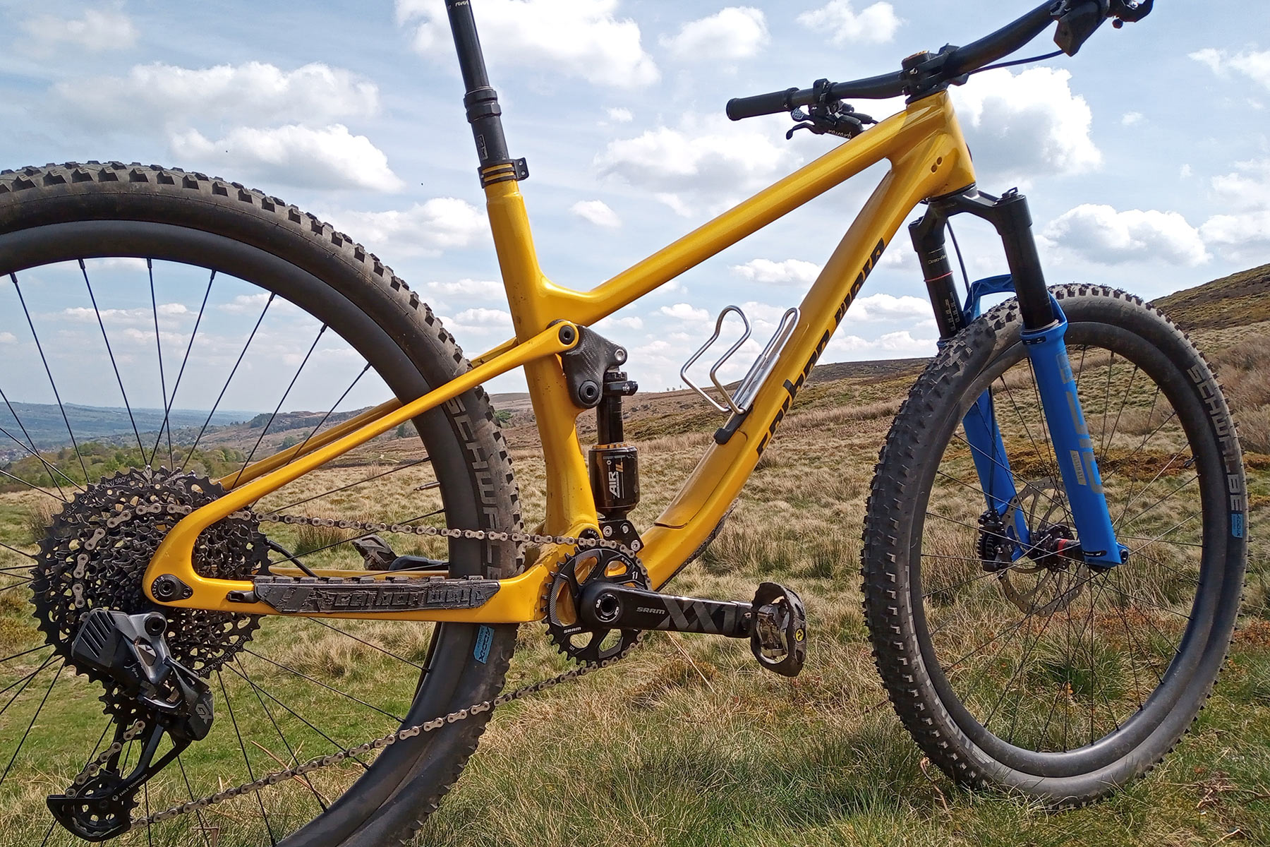 Carbon Wasp Truffle 120mm trail bike, short-travel UK-made carbon mountain bike, detail