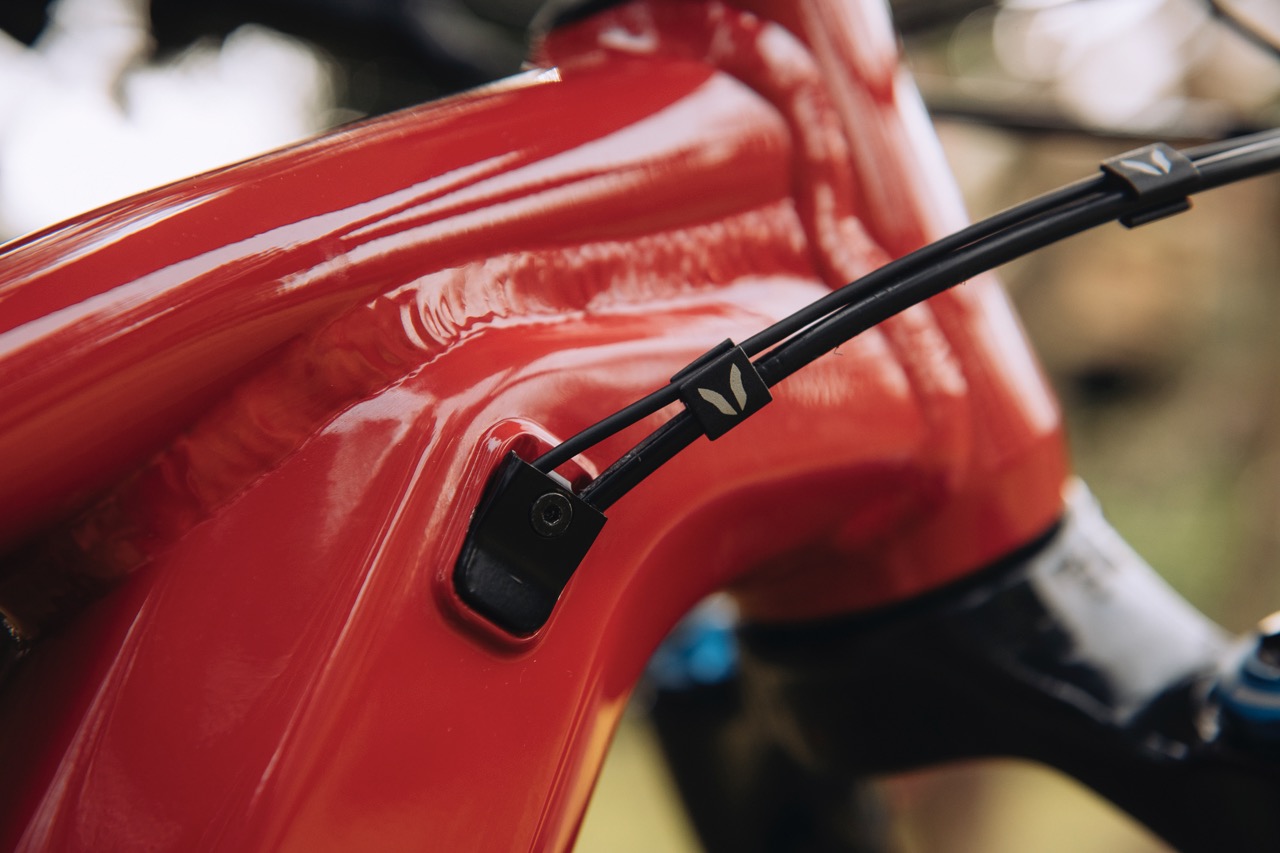 Devinci e-Troy and e-Spartan internal cable routing