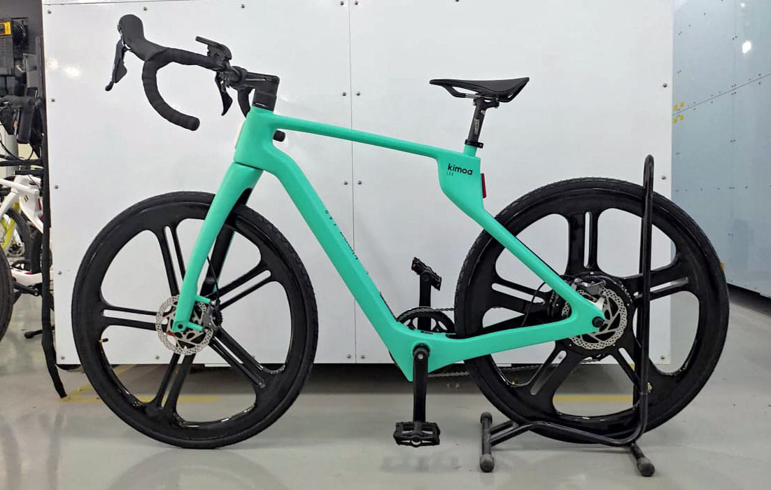 Kimoa x Arevo custom 3d-printed carbon e-bike, turquoise complete dropbar