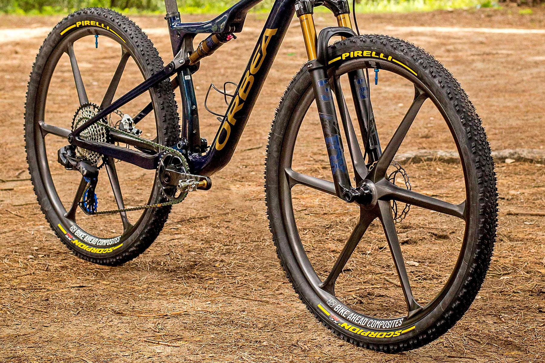 Orbea Oiz OMX sub-9kg XC super bike, 8850g mountain bike by Brujula-Bike, Bike Ahead Biturbo RS wheels
