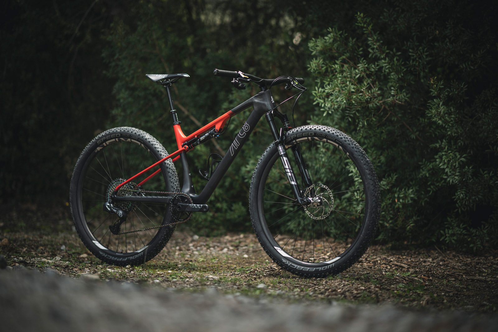 arc8 evolve lightweight carbon full suspension mountain bike flex pivot shock slider