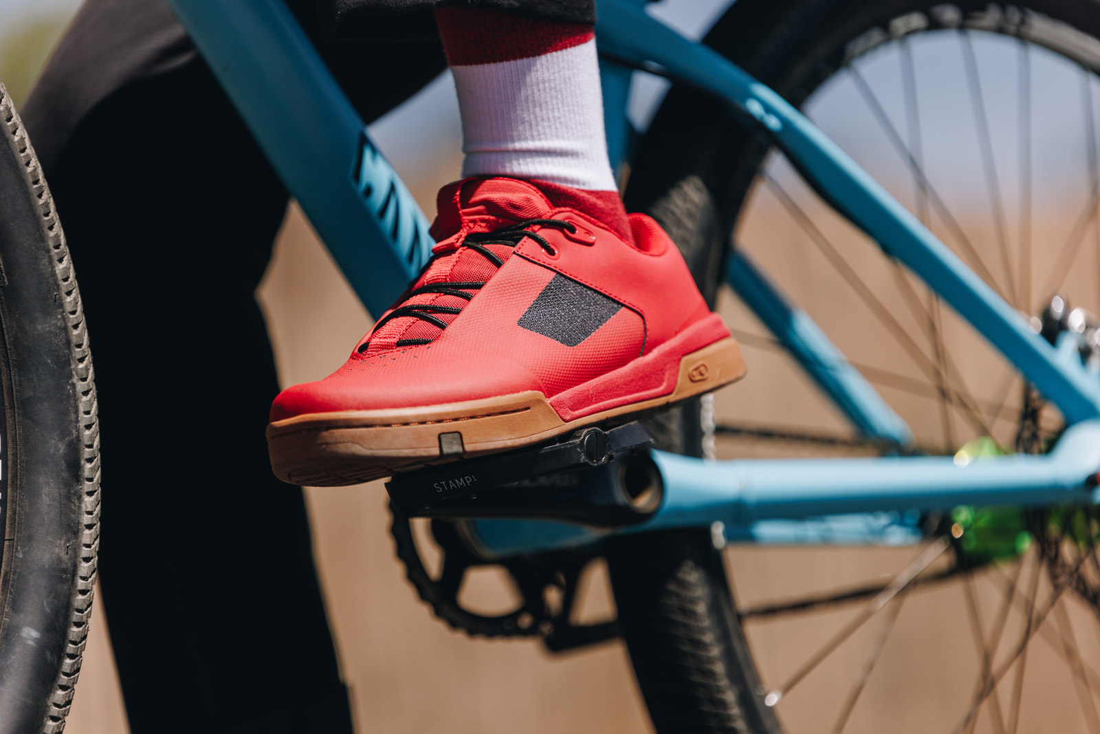 crankbrothers pump for peace red stamp lace mtb shoes