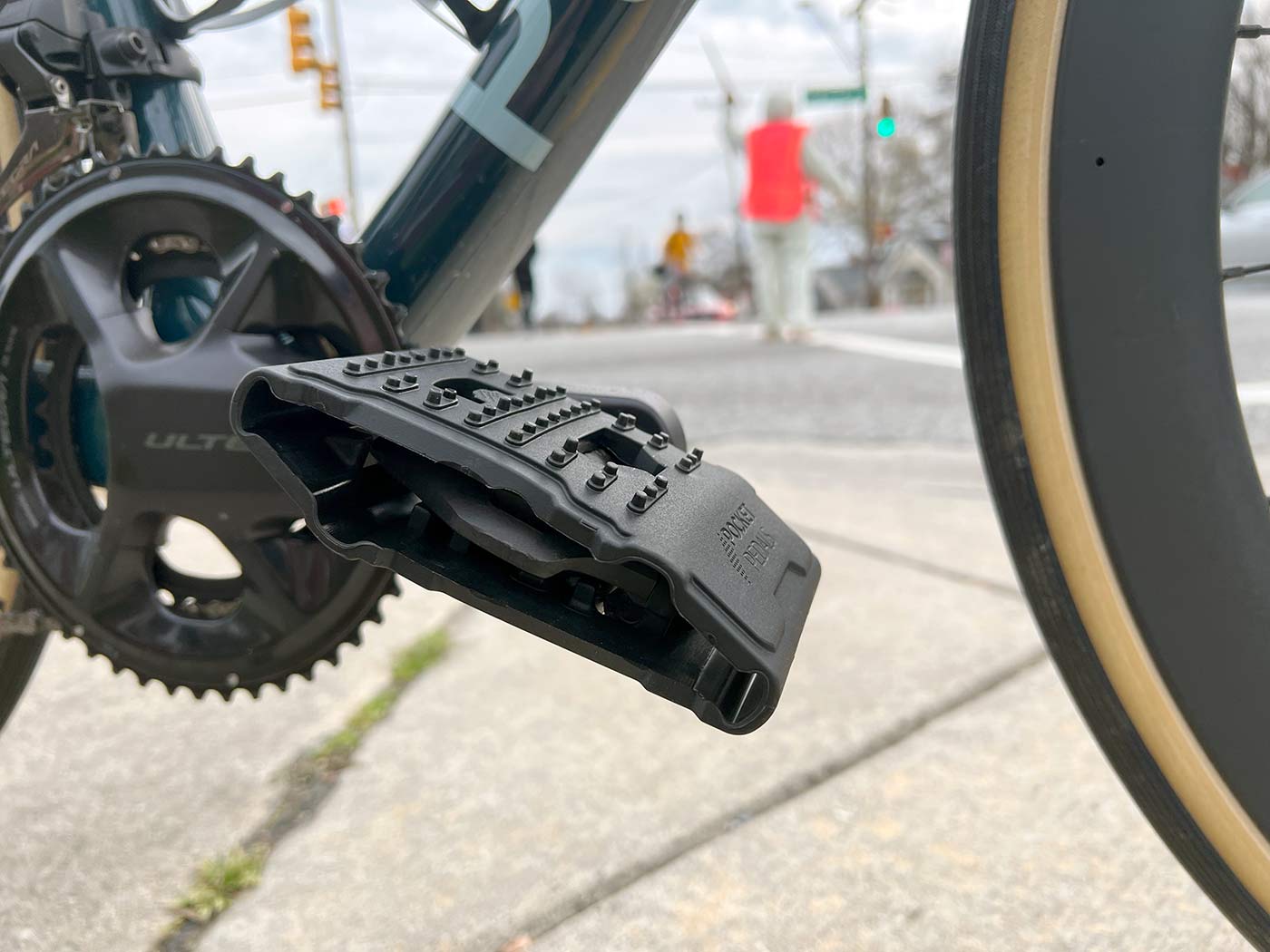pocket pedals adapter turns any SPD road or mountain bike pedal into a platform pedal for easy commuting