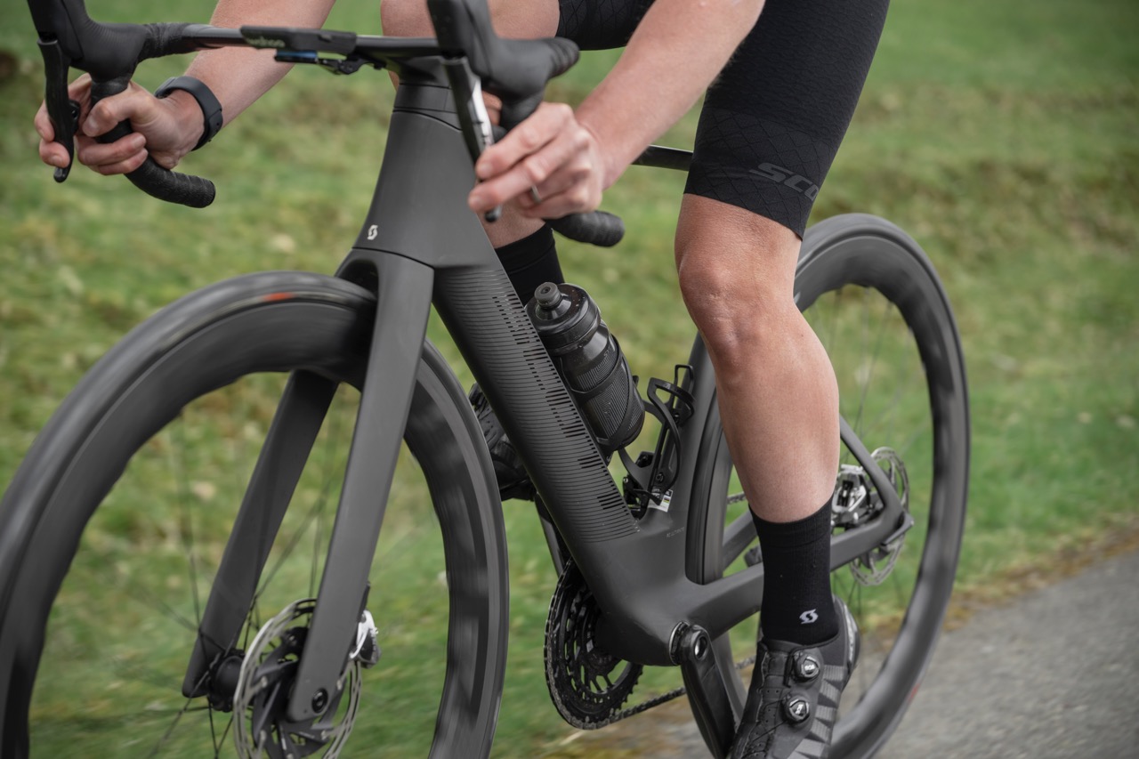 2023 scott foil rc road bike being ridden